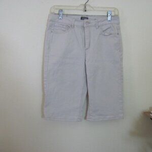 JONES New York Women's Size 6- Khaki Cargo Bermuda Shorts-5 Pockets-Elastane